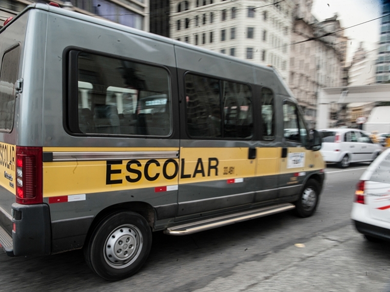 Resolução inicial do comitê previa que veículos de transporte escolar teriam que disponibilizar cadeirinhas para crianças de até 7 anos e meio de idade - Arquivo/Agência Brasil