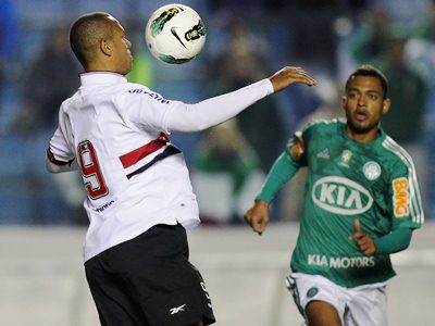 Luis Fabiano (9) abriu o placar, mas o Palmeiras empatou no segundo tempo -