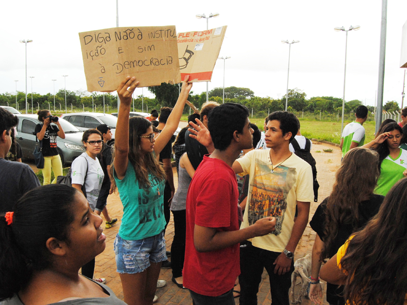 Manifestação foi acompanhada pela Polícia Federal  - Elias dias/JP