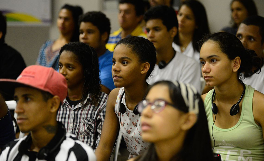 Pesquisadora diz que os jovens que não trabalham nem estudam não são preguisosos, mas jovens que têm acesso à uma educação de baixa qualidade - Arquivo/Agência Brasil