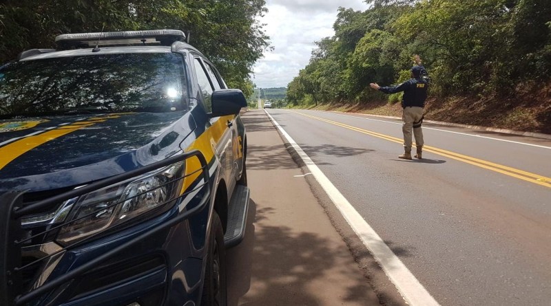 A PRF fiscalizou 7.968 veículos e 9.051 pessoas nas rodovias federais em Mato Grosso do Sul nestes 5 dias de Operação. - Divulgação/PRF