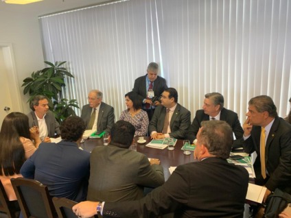 Deputados e senadores se reúnem para definir destino de emendas. - Márcia Paravizzi
