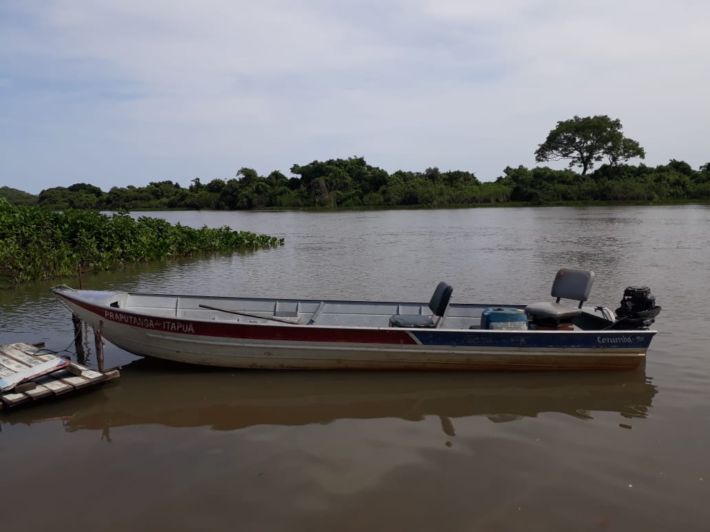 Jovem tentatava ligar motor do barco e se desequilibrou - Corpo de Bombeiros