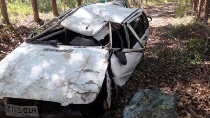 Com a batida, carro ficou destruído - Imagem cedida