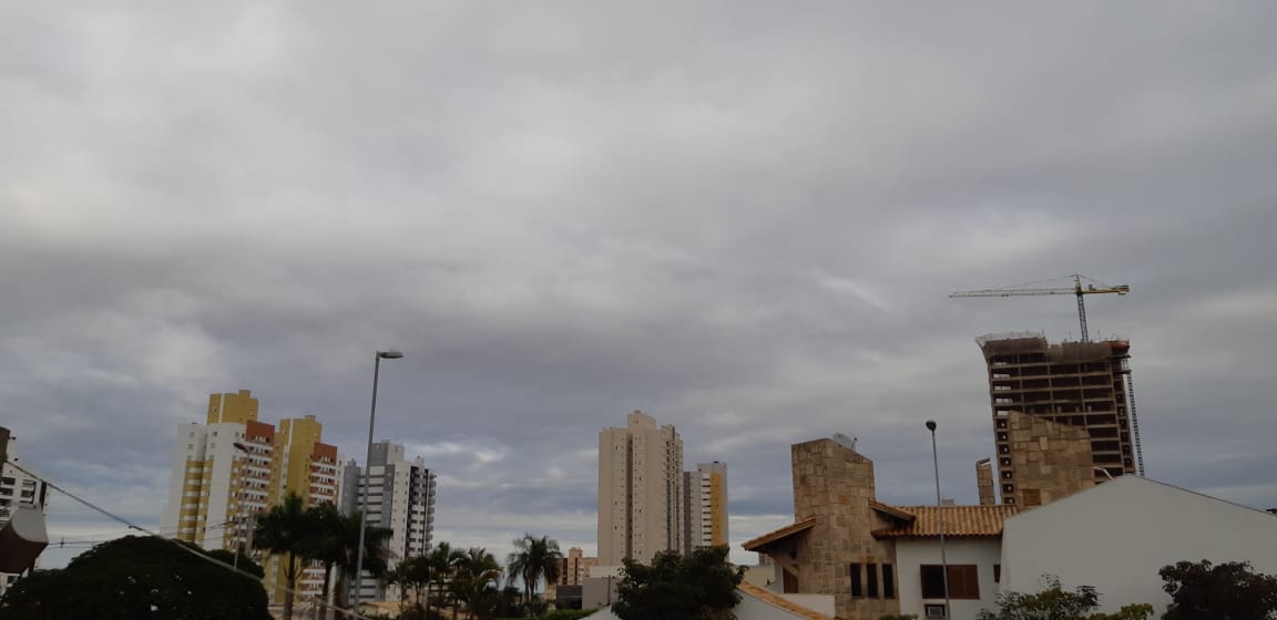 Ainda estamos a seis dias do início do inverno, mas o frio é intenso hoje na Capital. - Dayanne Faquetti