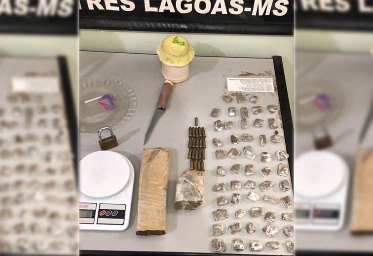 Além da droga, munição e arma, também foram apreendidos dois celulares dos suspeitos - Imagem cedida/PC