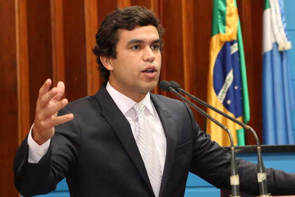 Beto Pereira requer presença de Ministro de Minas e Energia - ALMS