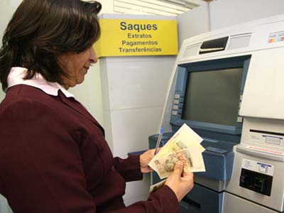 Desde 2007, o governo vem cumprindo um calendário estabelecido de pagamento do 13º sempre na sexta-feira que antecede o feriado de Natal -