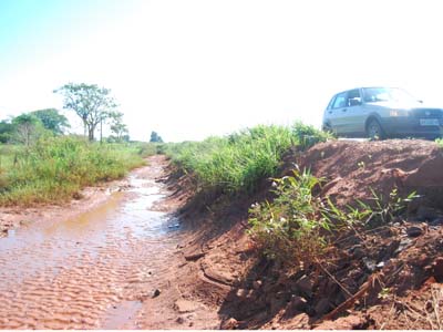 A erosão chegou próximo da rodovia -