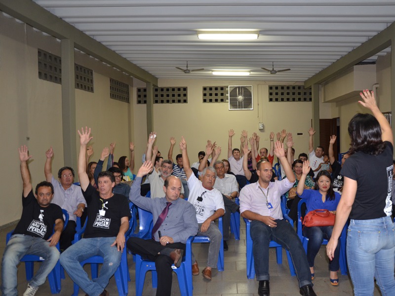 Assembleia da categoria foi realizada ontem à noite em Três Lagoas e em diversas cidades do país, para a adesão ao movimento grevista - Cláudio Pereira/JP