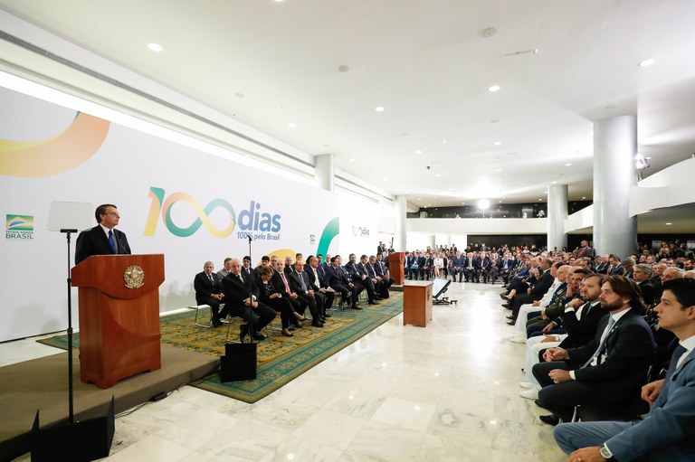 Jair Bolsonaro faz balanço e apresenta novas medidas para comemorar os 100 dias de governo. - Foto: Divulgação/Planalto