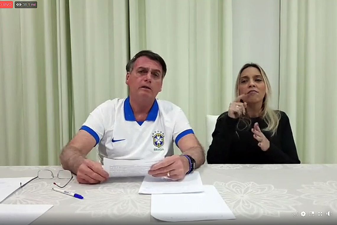 Ideia, segundo Bolsonaro, seria aplicar o excludente de ilicitude nos casos em que um proprietário age para defender o seu bem ou sua propriedade - Divulgação Jair Bolsonaro/Redes Sociais