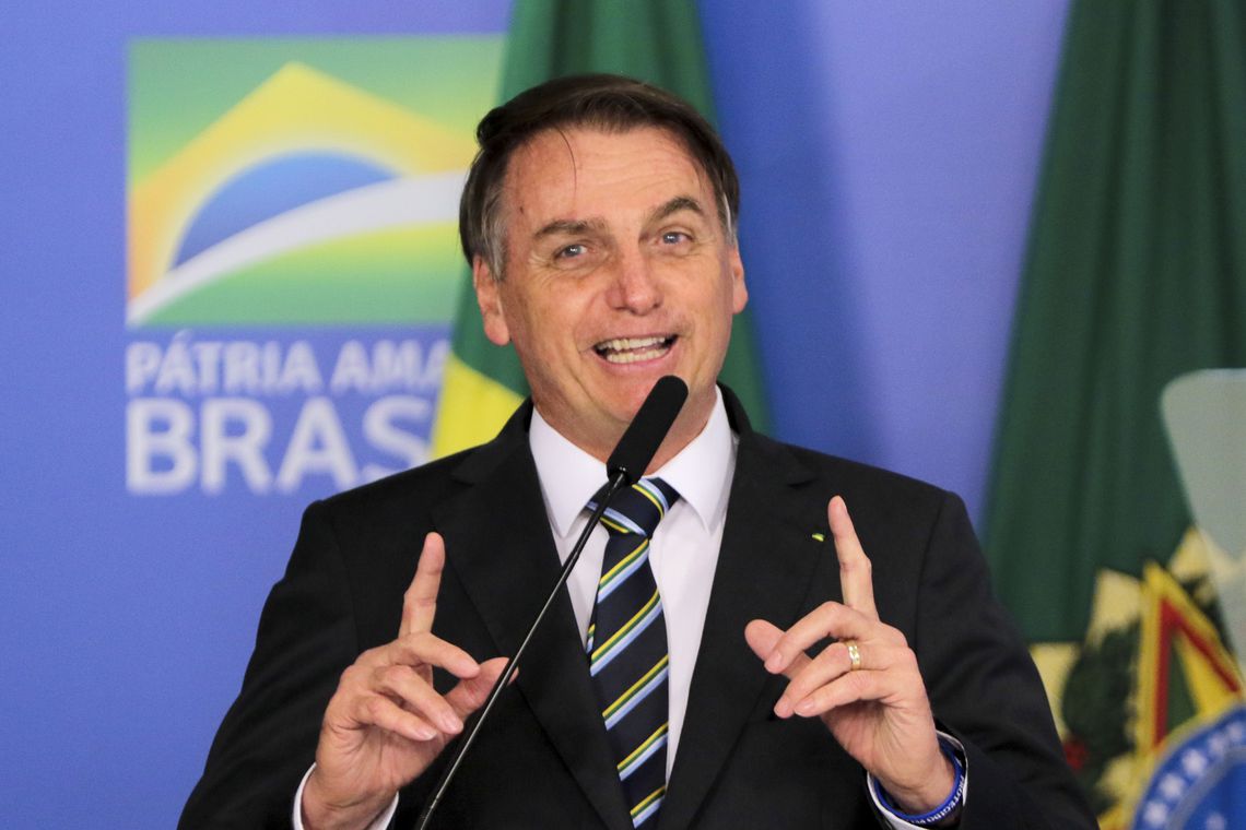 Presidente Jair Bolsonaro disse que o dinheiro retirado das universidades federais será investido na educação básica - Wilson Dias/Agência Brasil