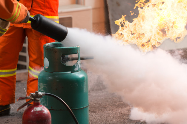 Para acionar o Corpo de Bombeiros disque 193