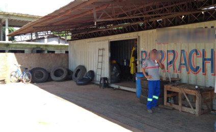 Foram levados do local aproximadamente 11 pneus de caminhão - André Barbosa/JPNEWS