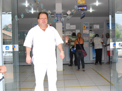 O dentista Zenith Maia, 52 anos, montou uma casa lotérica há seis meses no local -