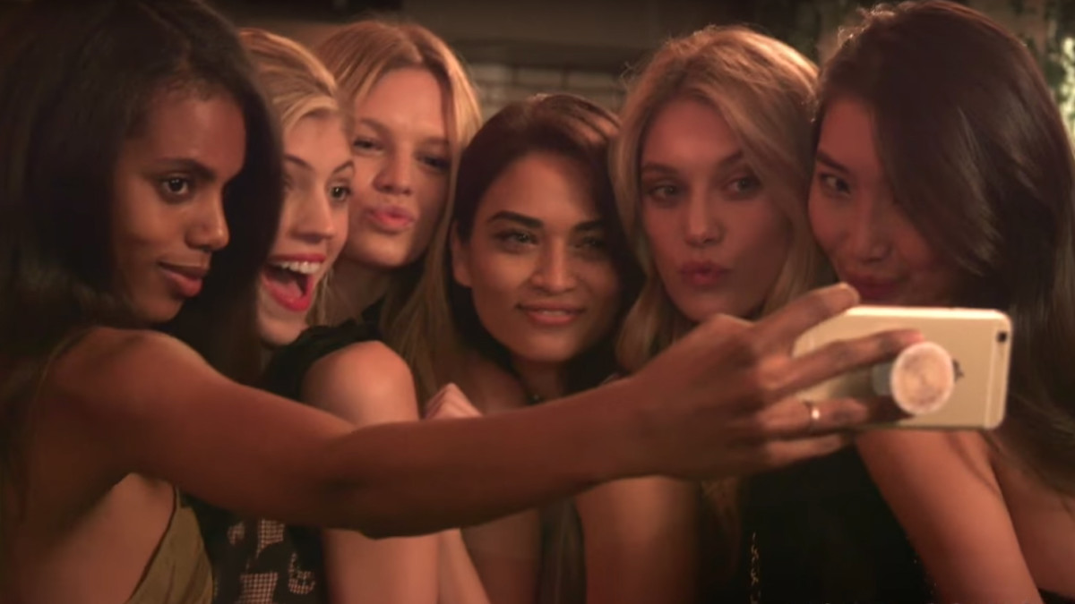 Série retrata os altos e baixos da vida de modelo