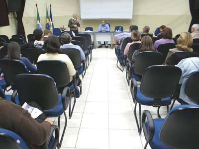 Na reunião, dois representantes de cada Secretaria tiveram acesso ao documento para que possam realizar os pedidos para futuras compras -