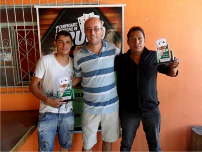 Marco e Fabrício recebem o prêmio de Sávio Bernardes -