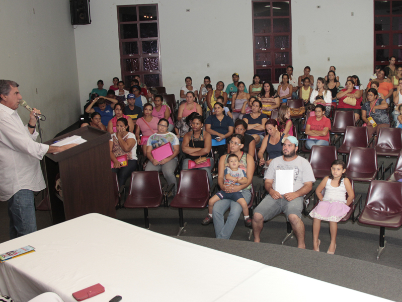 Famílias participaram da reunião para conhecer os seus direitos e deveres - Divulgação