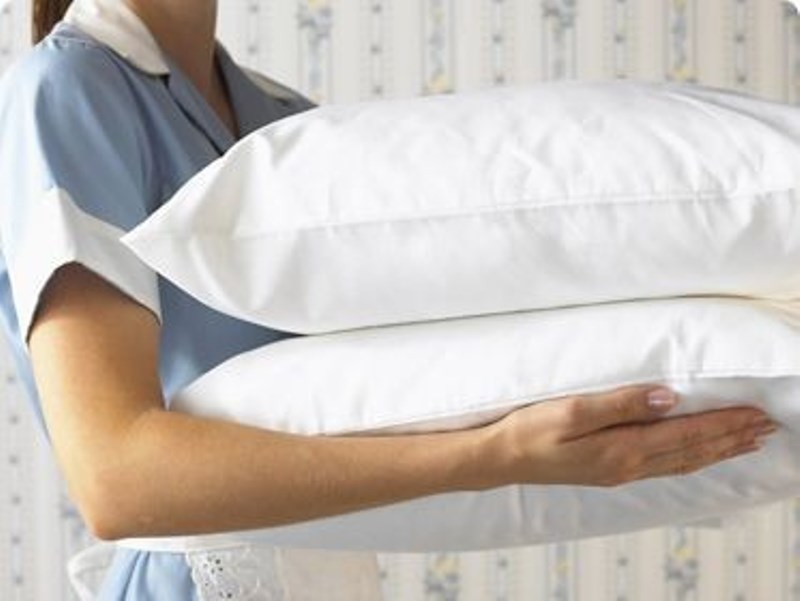 Além da vaga para camareira, há oportunidades  para representante comercial e outras - Ilustração