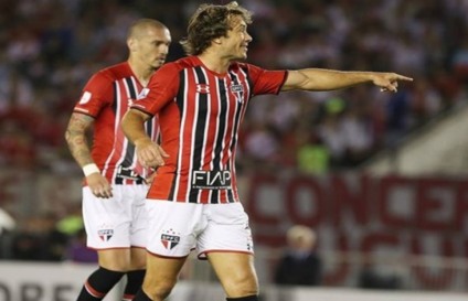 Lugano cobra empenho do time para conquista de vaga na competição - Rubens Chiri/São Paulo