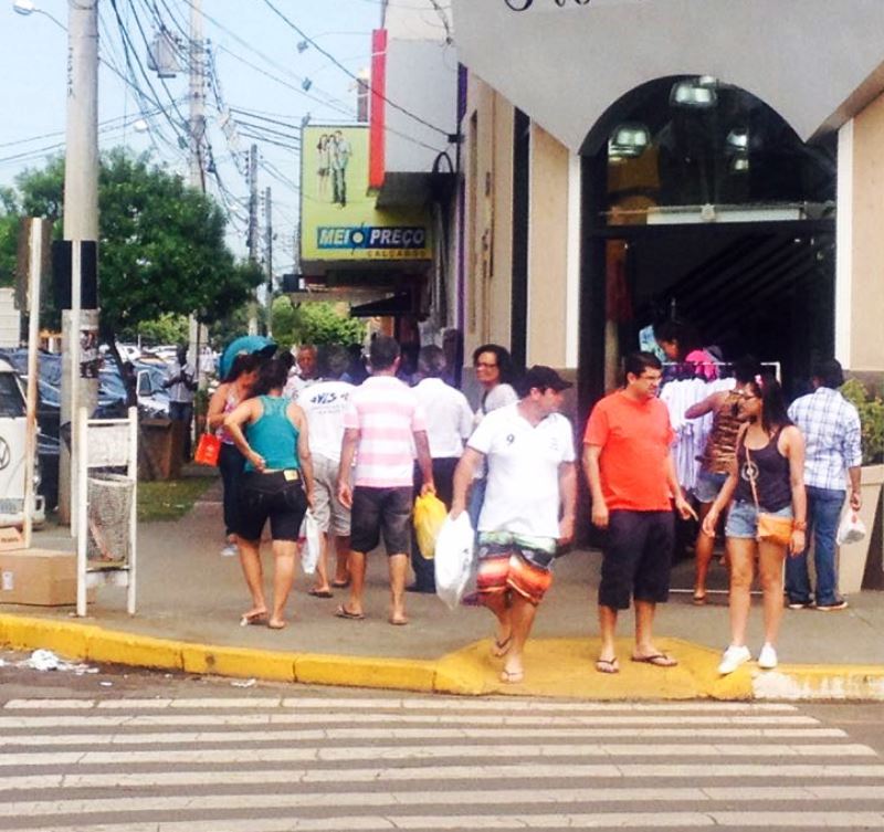 consumidores três-lagoenses deixaram para fazer as compras de Natal na véspera - Ana Cristina Santos 