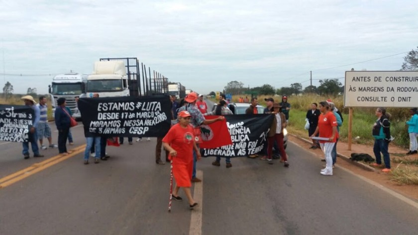 Trabalhadores interditam BR-262 na saída para o Estado de São Paulo - Divulgação/PRF