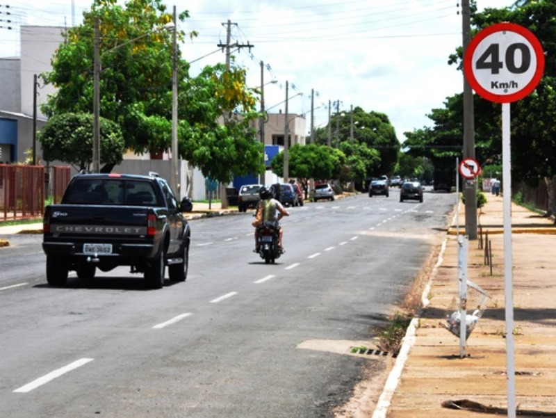 Foram instalados mais de 200 placas de sinalização vertical em vias públicas urbanas - Divulgação