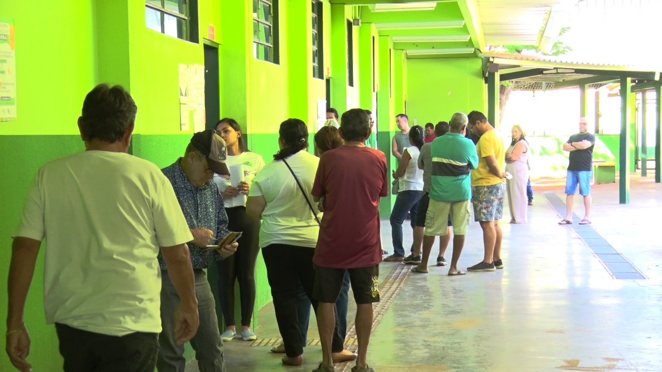 Os portões dos locais de votação abriram pontualmente às 7h (horário MS).