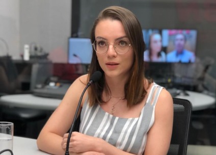 Dra. Sâmela Oliveira nos estúdios da Rádio CBN Campo Grande - Foto: Isabelly Melo