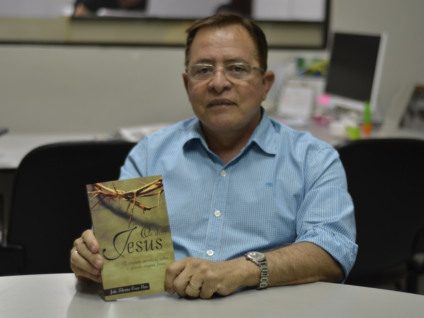 “Os Dois Jesus” tem 116 páginas e foi editado em São Paulo, pela Editora Isis - Laila Rebecca