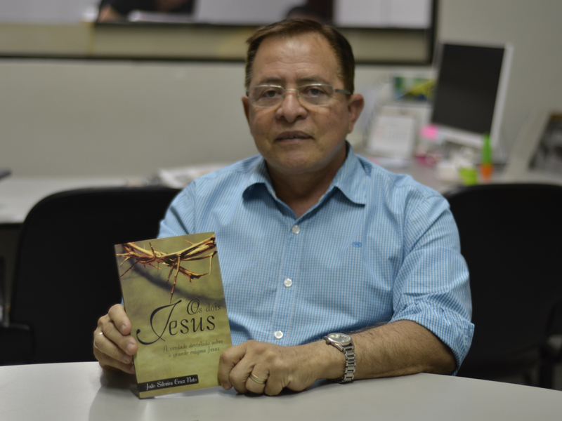 “Os Dois Jesus” tem 116 páginas e foi editado em São Paulo, pela Editora Isis - Laila Rebecca “Os Dois Jesus” tem 116 páginas e foi editado em São Paulo, pela Editora Isis - Laila Rebecca