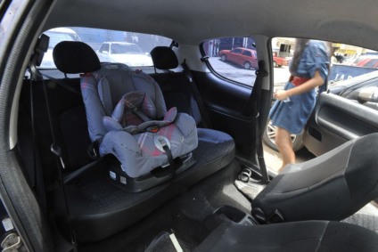 Quem for pego transportando bebês ou crianças de forma irregular pode ser multado - Arquivo/Agência Brasil