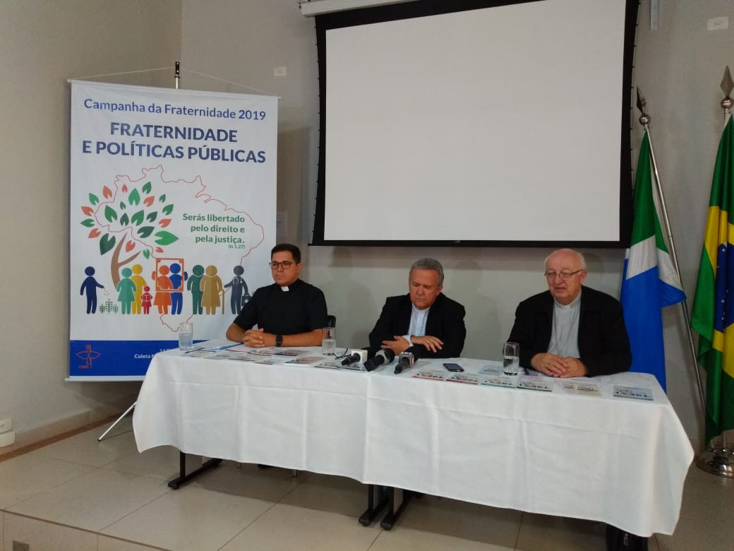 Padre Vander Casemiro, arcebispo Dom Dimas Lara Barbosa e Dom Mariano em coletiva de imprensa sobre o lançamento da campanha em 2019. - Loraine França