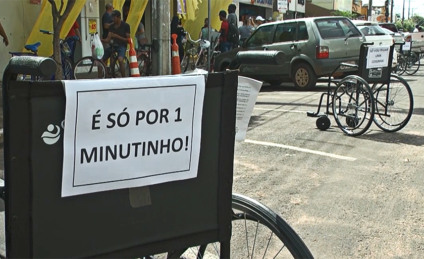 Cadeiras utilizadas na ação são do programa “Mobilidade é Vida” - Reprodução/TVC