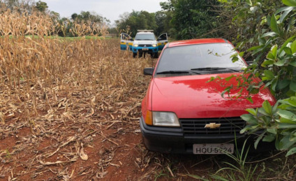 Policiais encontraram o carro em um milharal - Imagem Cedida