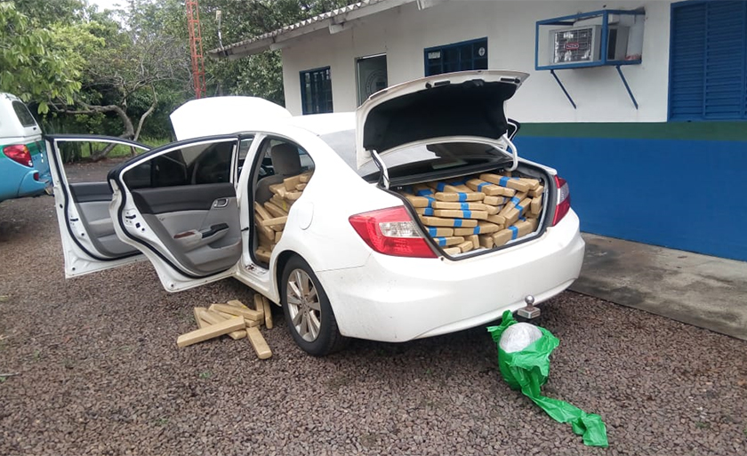Homem dirigia Honda Civic, cor branca, com placa de São Paulo - Divulgação/PMA