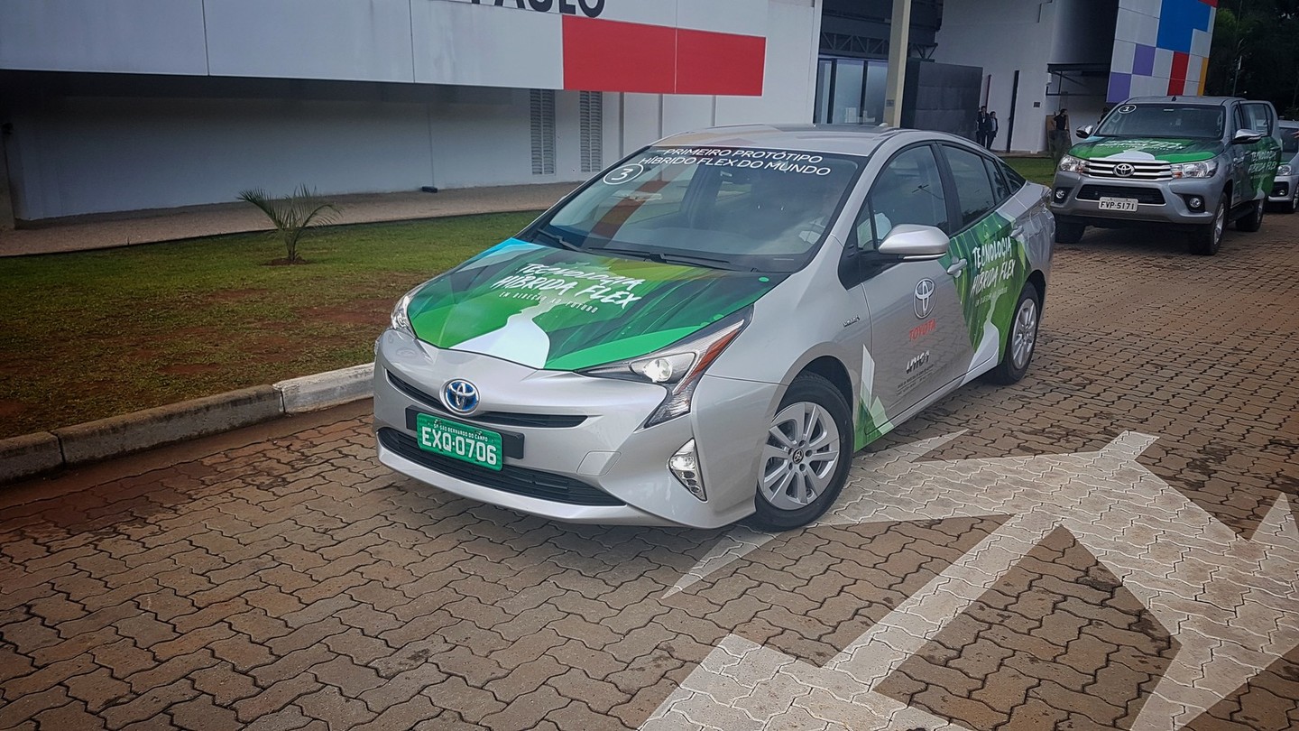 Toyota Prius foi o primeiro a receber os testes antes da aplicação no Corolla - Divulgação