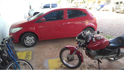 Carro tem chassi adulterado e moto possui registro de furto. Os dois foram apreendidos - André Barbosa/JPNEWS