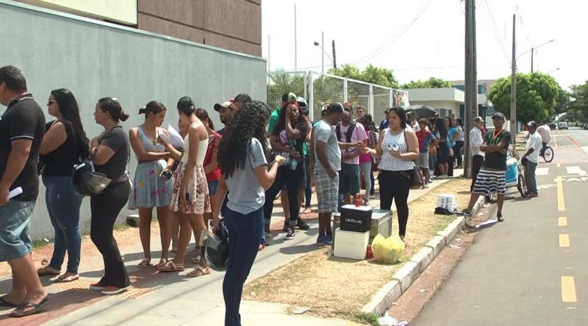 Quem deixou para o prazo final está enfrentando fila em Três Lagoas - Reprodução TVC