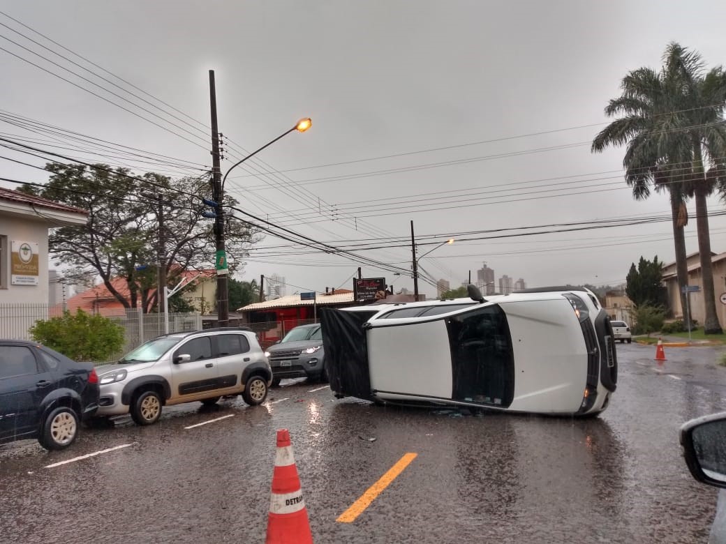 Acidente na rua Paraíba - Foto: Loraine França
