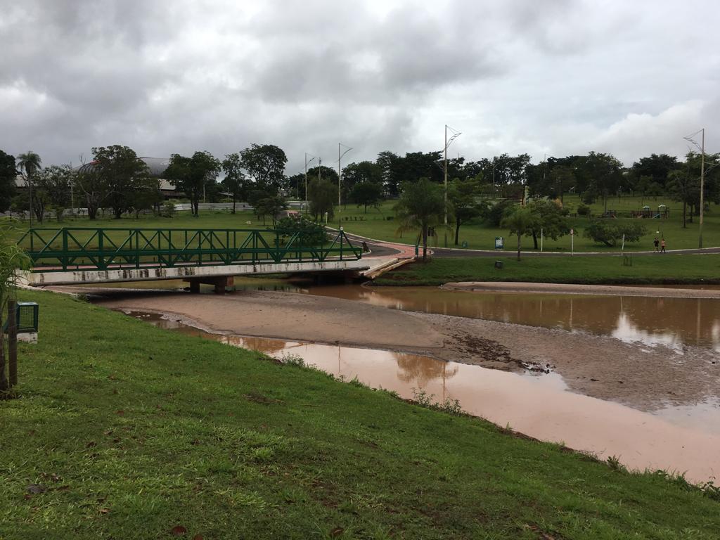 Para evitar assoreamento em lagos, Prefeitura afirma que finalizará obra de drenagem