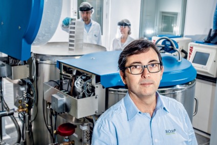 Dr. José Ricardo Muniz Ferreira ministra, em Campo Grande, palestra sobre retirada de células-tronco do dente de leite. - Foto: Assessoria