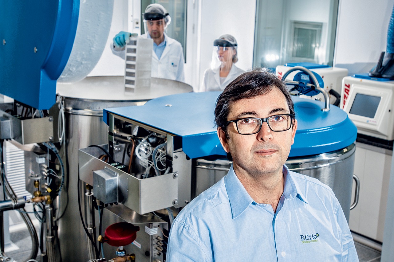 Dr. José Ricardo Muniz Ferreira ministra, em Campo Grande, palestra sobre retirada de células-tronco do dente de leite. - Foto: Assessoria