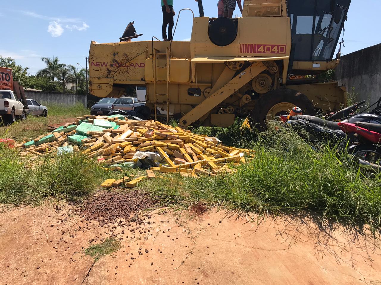 Droga estava em fundo falso soldado na colheitadeira - Divulgação/PCMS