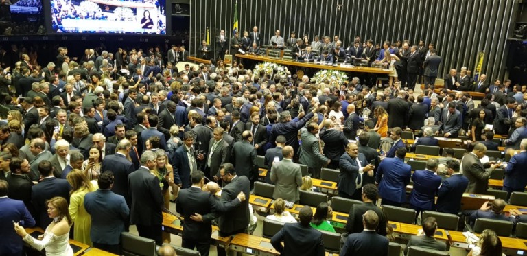 Sessão na Câmara dos Deputados teve homenagem e apresentação de renúncia de parlamentar - Márcia Paravizzi