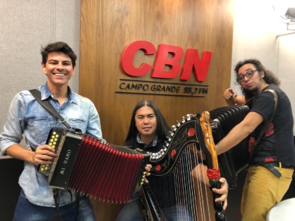 Givago, Fábio Kaida e Gersão falam de música e sustentabilidade na CBN - Foto: Luciene Arakaki/CBN