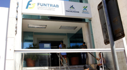 Na capital têm 20 vagas para técnico de enfermagem e 16 vagas para vendedor pracista. - Foto: Divulgação
