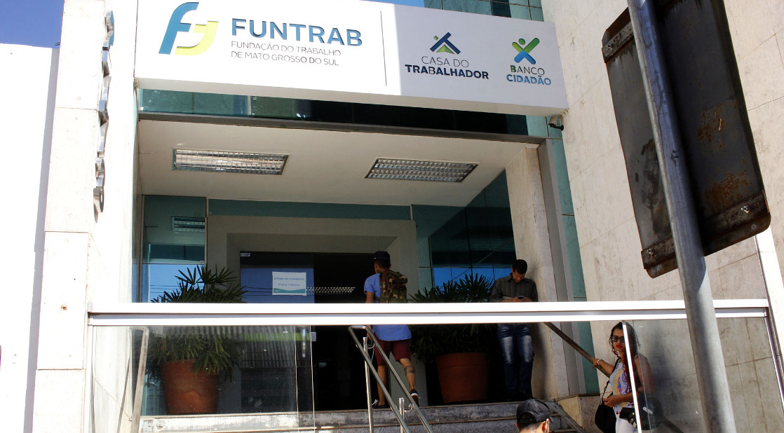Na capital têm 20 vagas para técnico de enfermagem e 16 vagas para vendedor pracista. - Foto: Divulgação